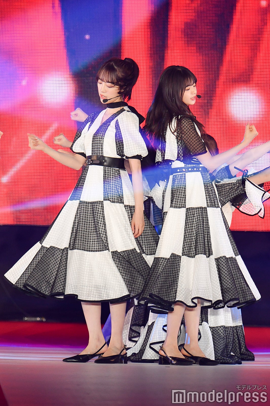 堀未央奈、齋藤飛鳥（C）モデルプレス