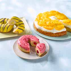 オレンジ＆マンゴーのケーキ、ストロベリードーナツ、バナナクリームドーナツ／画像提供：スターバックス コーヒー ジャパン