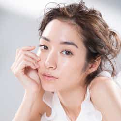 モデルプレス - 潤いから生まれる透明感 “秋美白”、始めてみない?