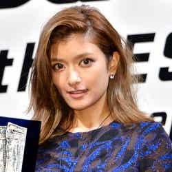 「ベストジーニスト2013 一般選出部門」を受賞したローラ