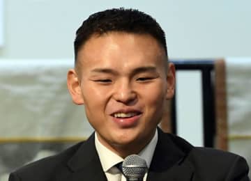 大相撲 元大関貴景勝の湊川親方がめっちゃ美文字 三賞発表で「やっぱ見やすい」「個性あふれていい」昨年からファン注目「美文字＆爽やかさに騙されちゃアカン」