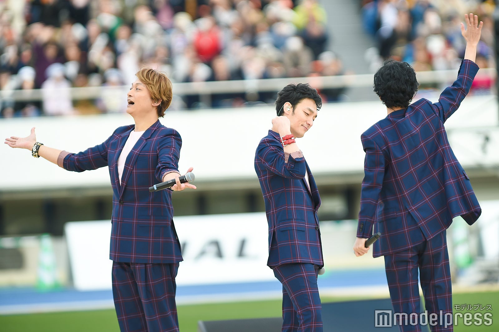 香取慎吾、草なぎ剛、稲垣吾郎 （C）モデルプレス