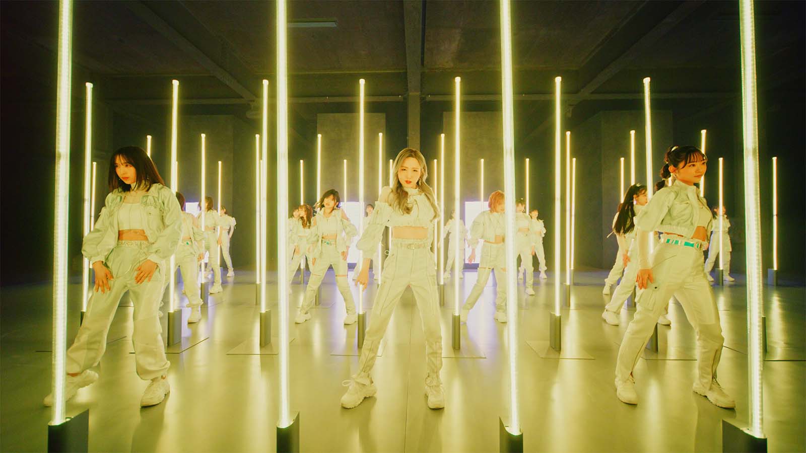 AKB48「元カレです」MVより（C）AKB48／キングレコード