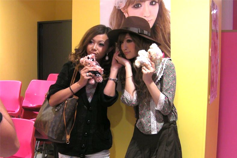 ゆんころ（右）