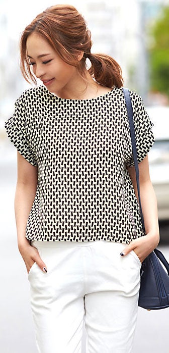 2type総柄ジョーゼットシフォントップス「Pierrot」1,296円（税込）／画像提供：Pierrot