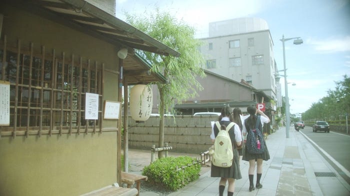 「地球が丸いなら」MVより(提供画像)
