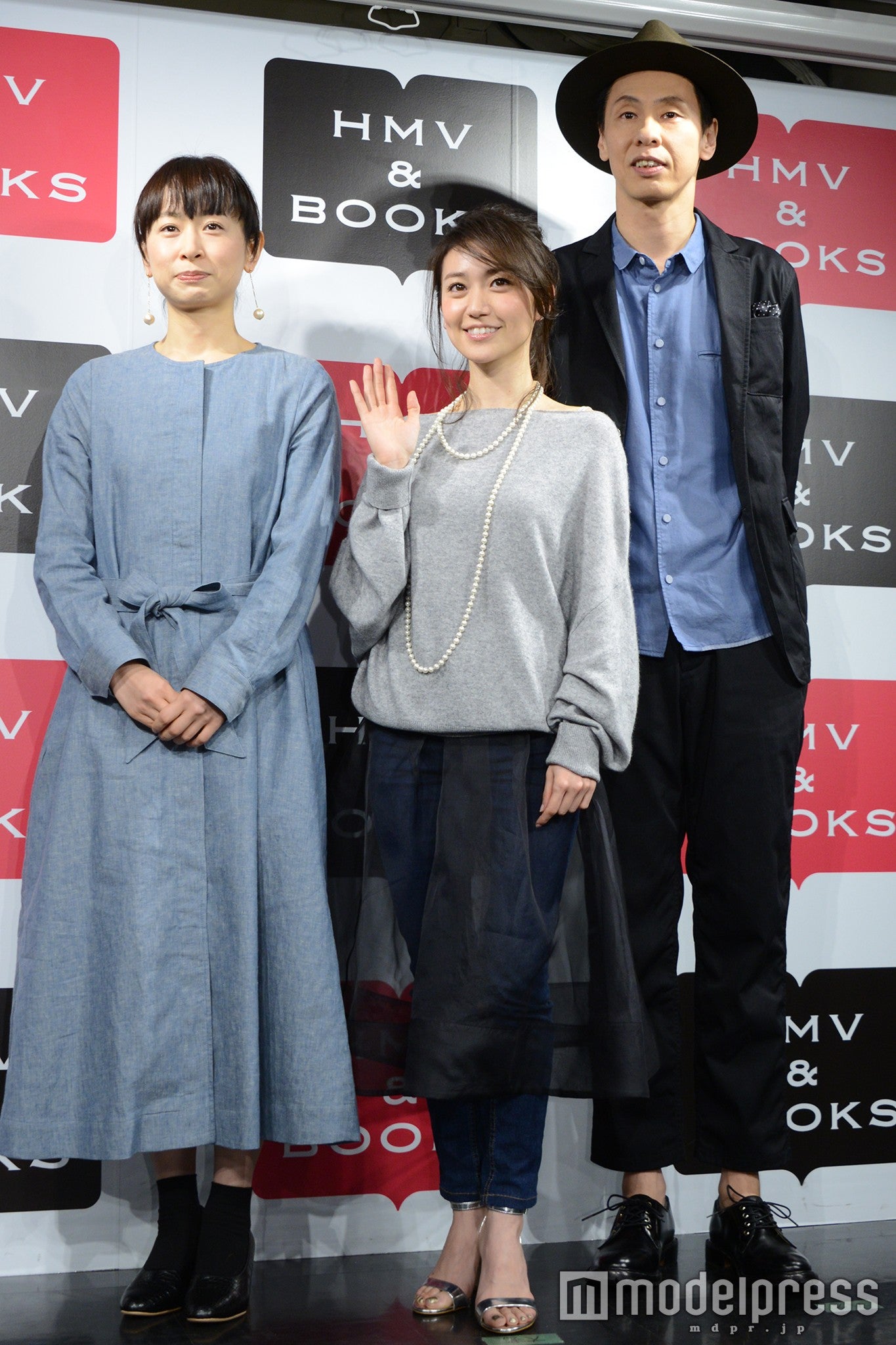 （左から）タナダユキ監督、大島優子、大倉孝二（C）モデルプレス