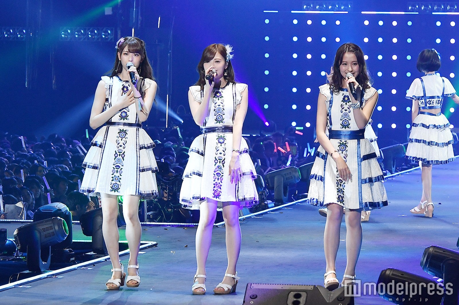 松村沙友理、白石麻衣、衛藤美彩（C）モデルプレス