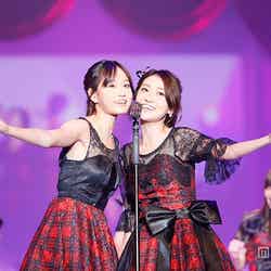 大島優子、前田敦子らも登場した「AKB48劇場オープン10年祭」の様子（C）AKS