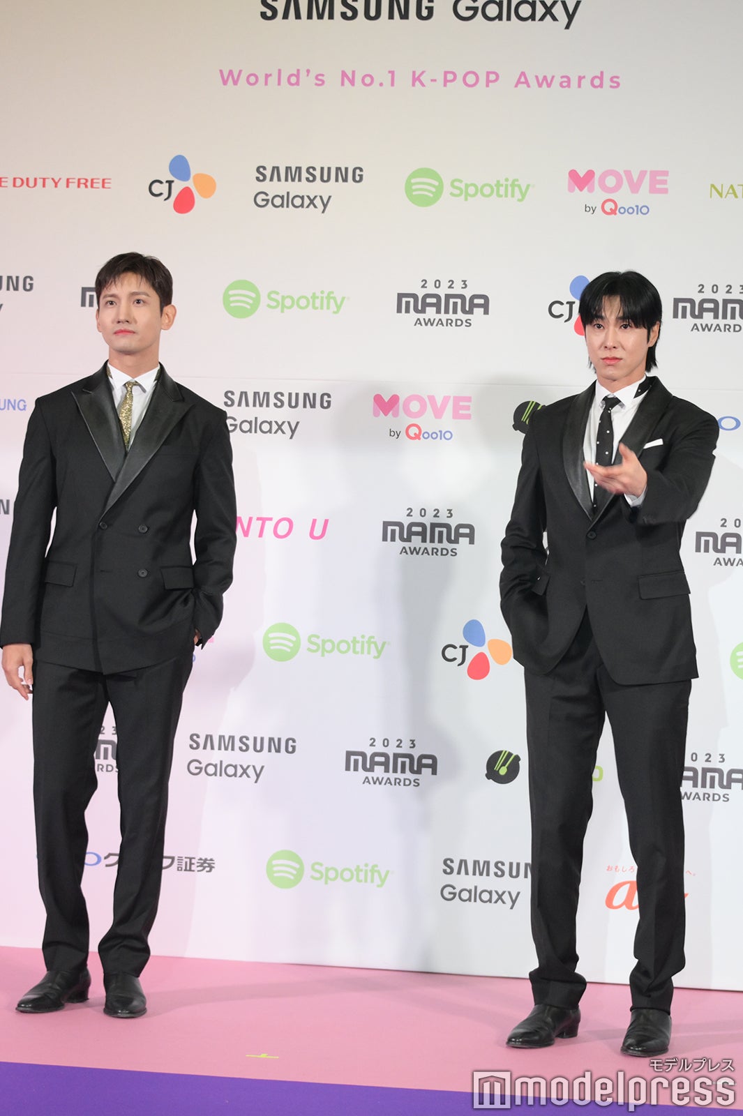 東方神起／（左から）チャンミン、ユンホ（C）モデルプレス