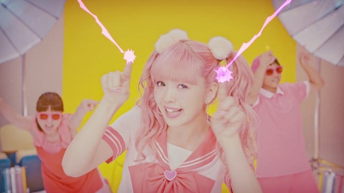 藤田ニコル「Bye Bye」MVより