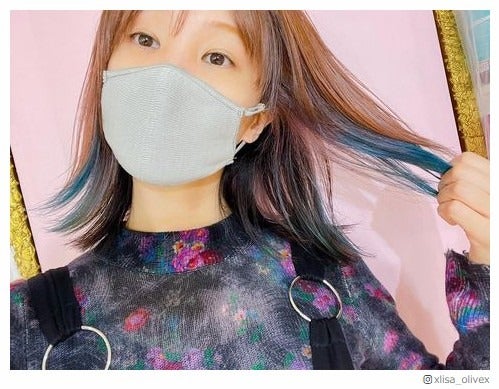 LiSA、ブルーグリーンヘアにイメチェン インナーカラーは「私の本来の地毛」