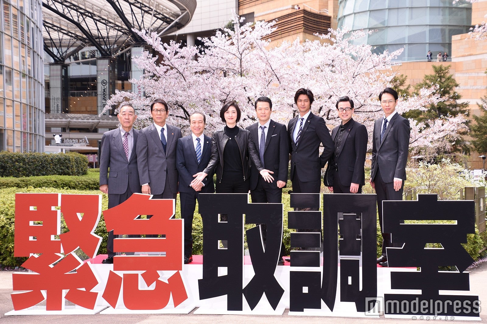 （左から）でんでん、大杉漣、小日向文世、天海祐希、田中哲司、速水もこみち、鈴木浩介、大倉孝二／「緊急取調室」会見より（C）モデルプレス