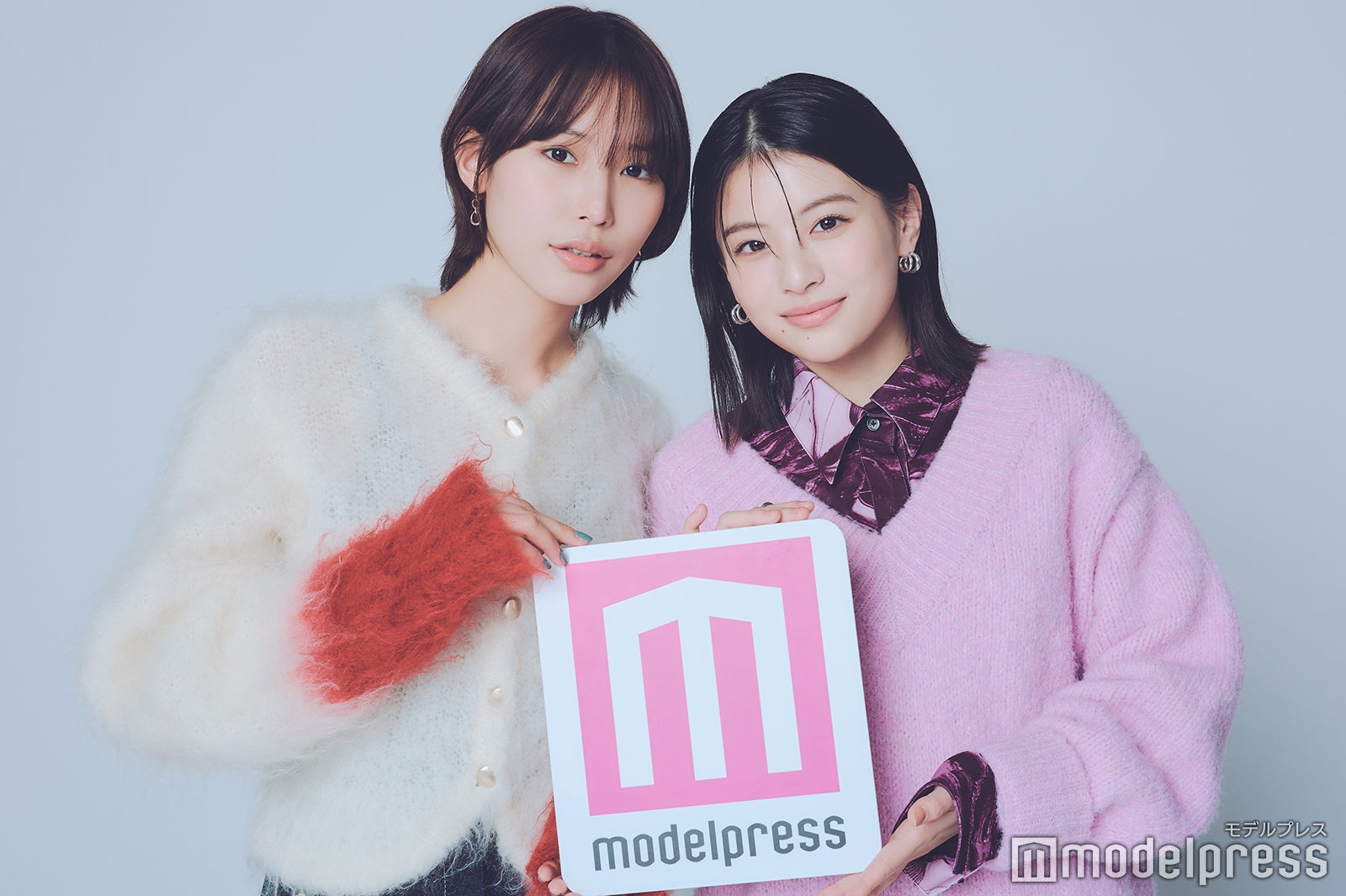 モデルプレスのインタビューに応じた南沙良＆出口夏希（C）モデルプレス