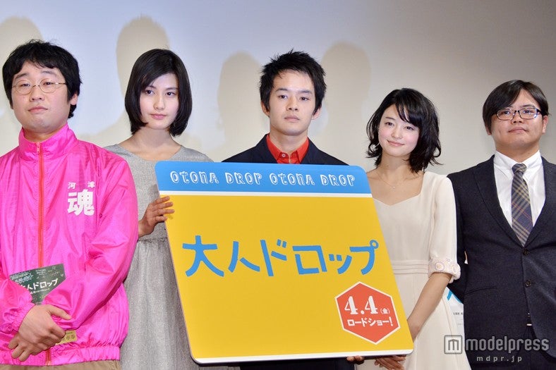 【左から】前野朋哉、池松壮亮、橋本愛小林涼子、飯塚健監督