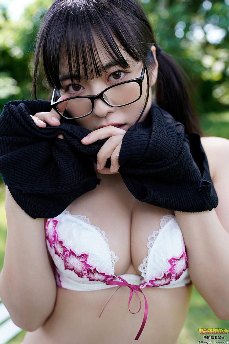 OL 巨乳 谷間 元OLグラドル東雲うみ、脱衣カットでふんわりバストちらり - モデルプレス