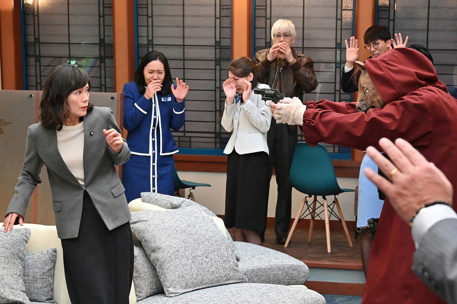 奥貫薫ら「新空港占拠」第2話より（C）日本テレビ