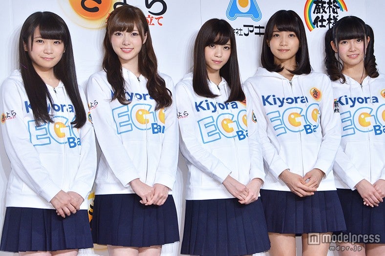 【左から】秋元真夏、白石麻衣、西野七瀬、深川麻衣、中元日芽香