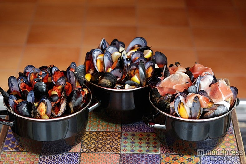 50種類に及ぶムール貝＆フリットを1キロ、1，5キロ、2キロの3種類用意／画像提供：プリサ