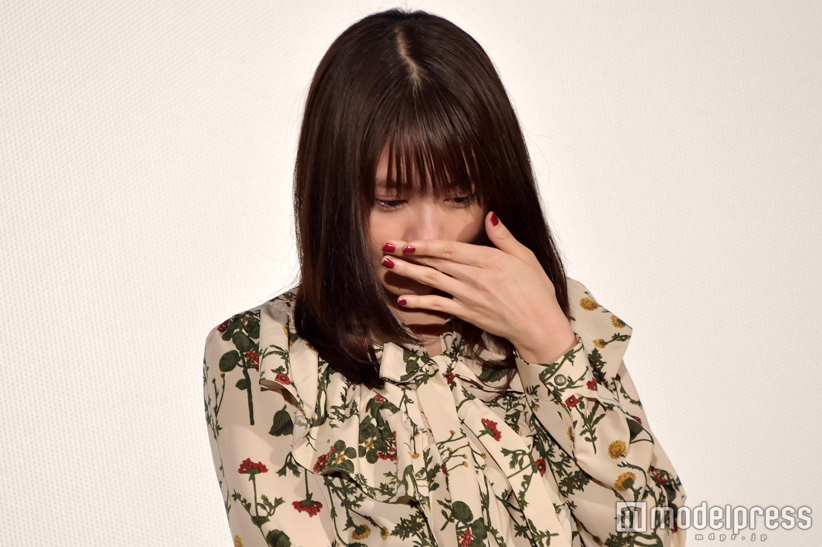 行定勲監督の手紙に涙する有村架純／映画「ナラタージュ」大ヒット舞台挨拶より（C）モデルプレス