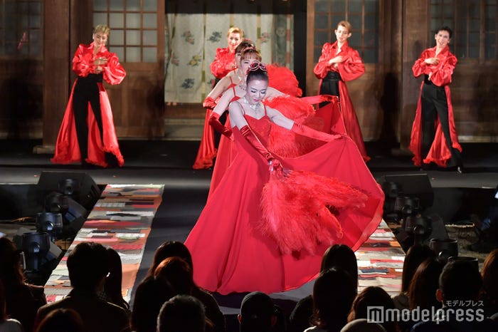 宝塚歌劇団OGメンバー/「BISHU COLLECTION produced by TGC」より(C)モデルプレス