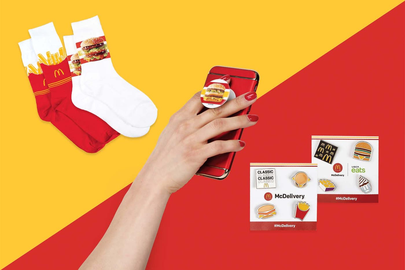 (左から)ソックス、スマホリング、ピンズセット