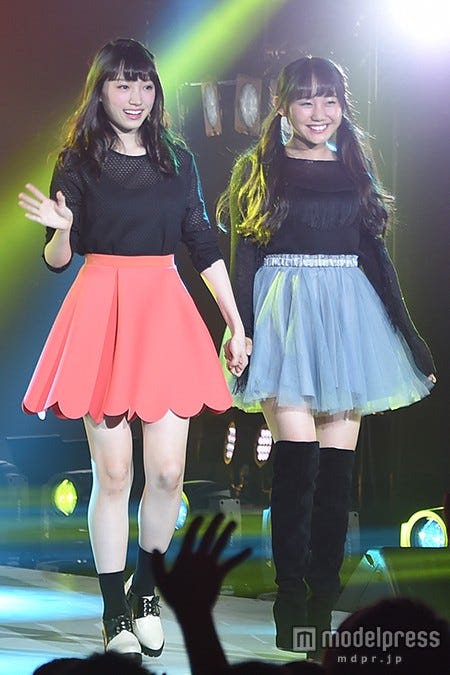 太田夢莉(左)、薮下柊/日本女子博覧会より(C)モデルプレス