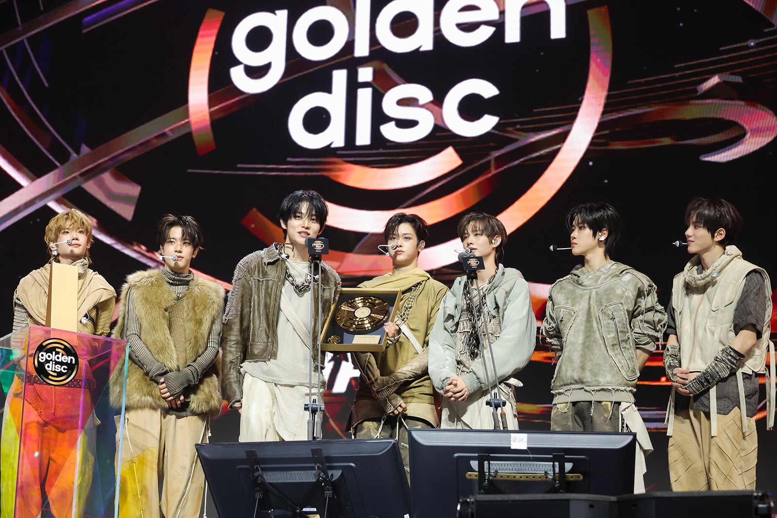 CLOSE YOUR EYES（C）HLL ALL RIGHT RESERVED