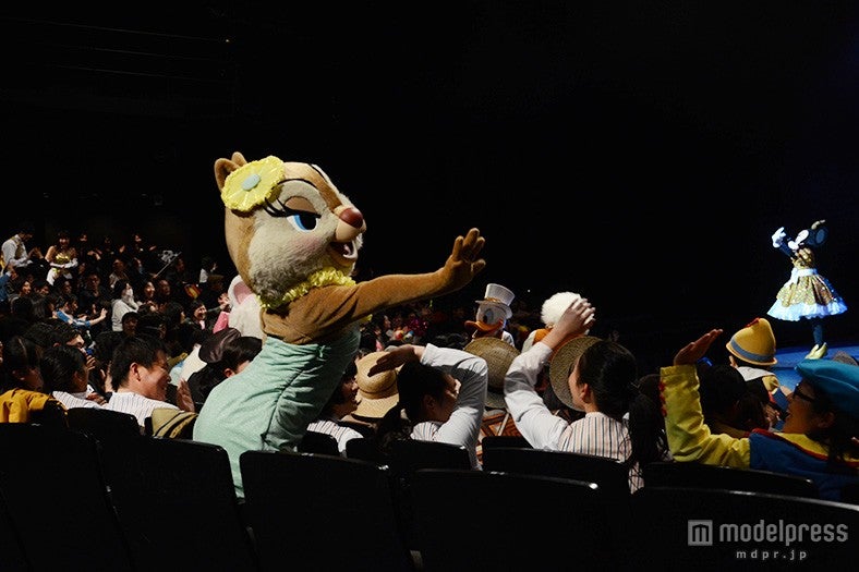 客席にて受賞者を祝福／クラリス