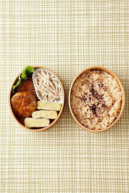 「フードコーディネーターSHIORIの何度でも作りたくなるかんたん朝ラク弁当」より（2012年8月28日発売／講談社）