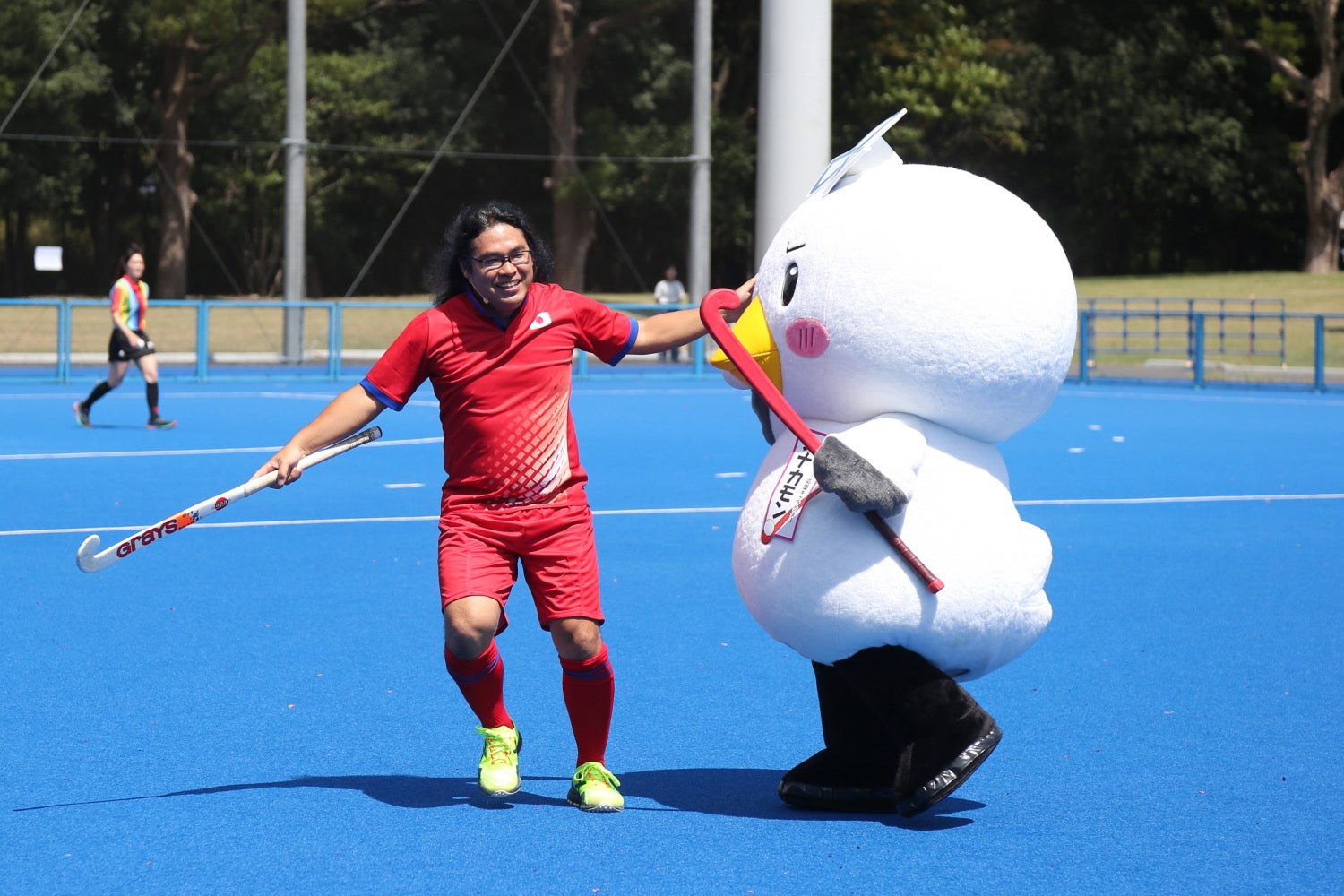 ロッチ中岡「24時間テレビ」琵琶湖遠泳で2キロ減 ホッケー始球式でスーパーゴール