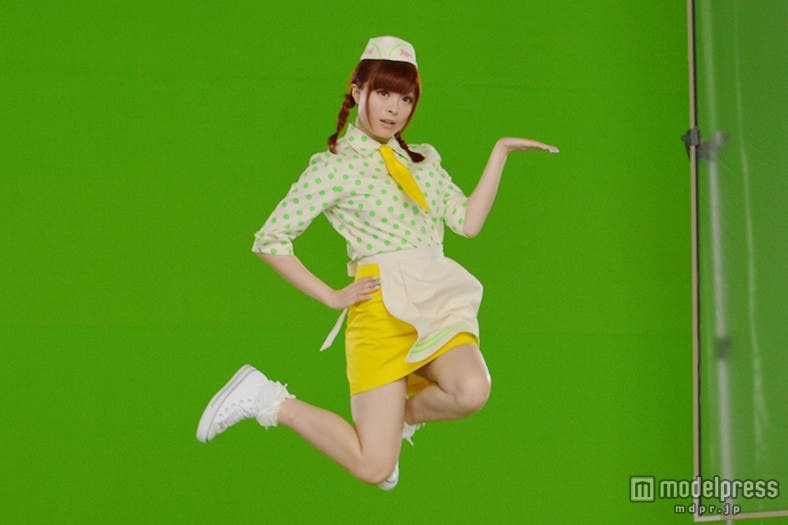 ファーストフード店員衣装のきゃりーぱみゅぱみゅ