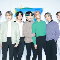 BTS、コロナ影響で記者不在の会見 兵役にも言及