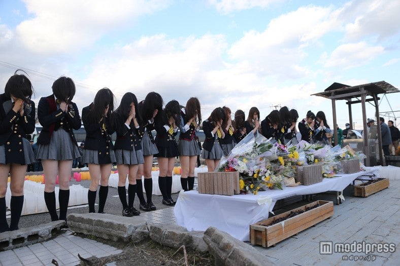 宮城県石巻市・石巻市総合体育館を訪問したAKB48メンバー（C）AKS