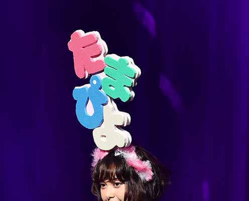 玉城ティナ、キュートな未来アイドル“たまぴよ”参上 歓声溢れかえる