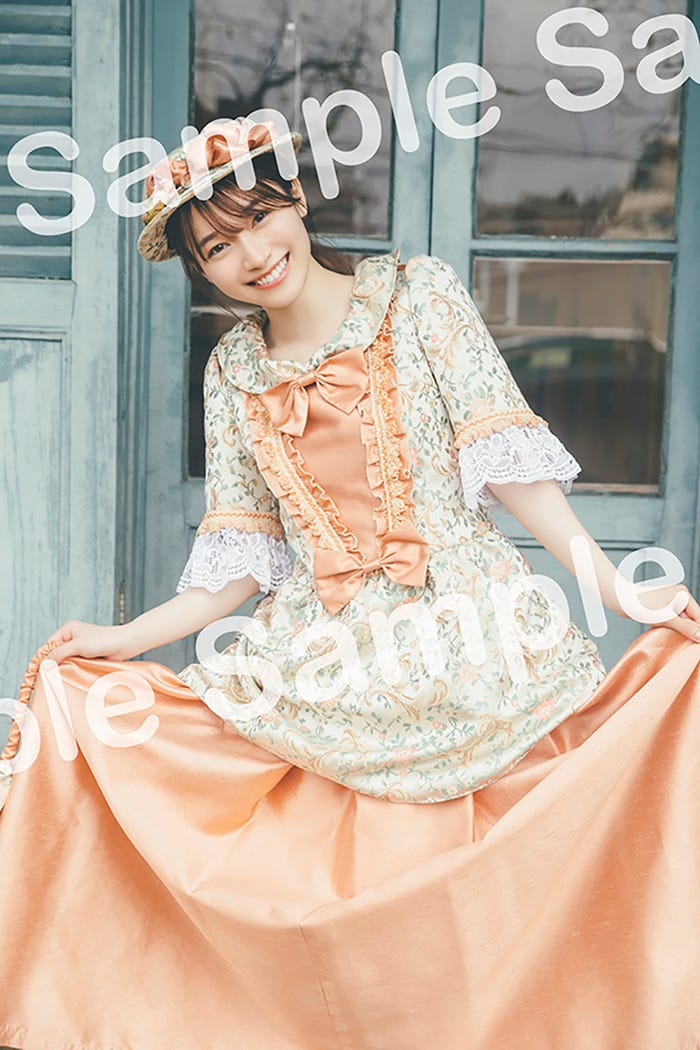 守屋麗奈/くまざわ書店ポストカード特典(撮影/東 京祐)