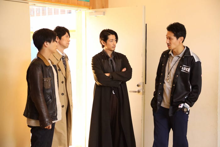 岩田剛典、佐々木蔵之介、ディーン・フジオカ、増田修一朗/「シャーロック」第10話より(C)フジテレビ