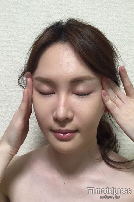 外側へマッサージ