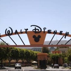 米ディズニー、施設再開後は入場者に検温求める可能性 再開は未定 新型コロナ影響
