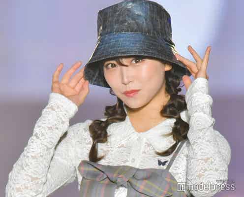 NMB48卒業発表の白間美瑠、ミニワンピで美脚チラリ<関コレ2021S/S>