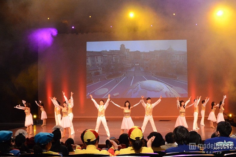 ダンサーもステージを彩る