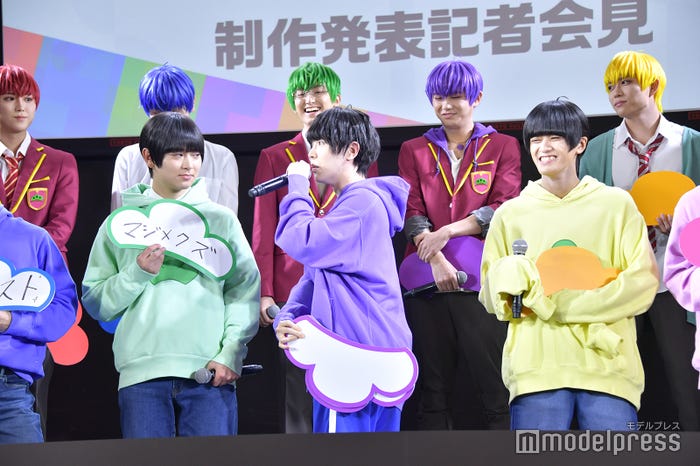 “おそ松パネル”が「お尻みたい」とボケた三井淳平(C)モデルプレス