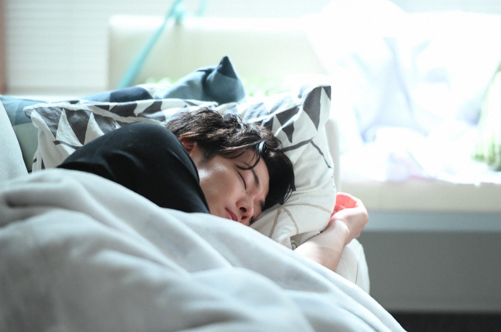 佐藤健／「恋はつづくよどこまでも」第2話より（C）TBS