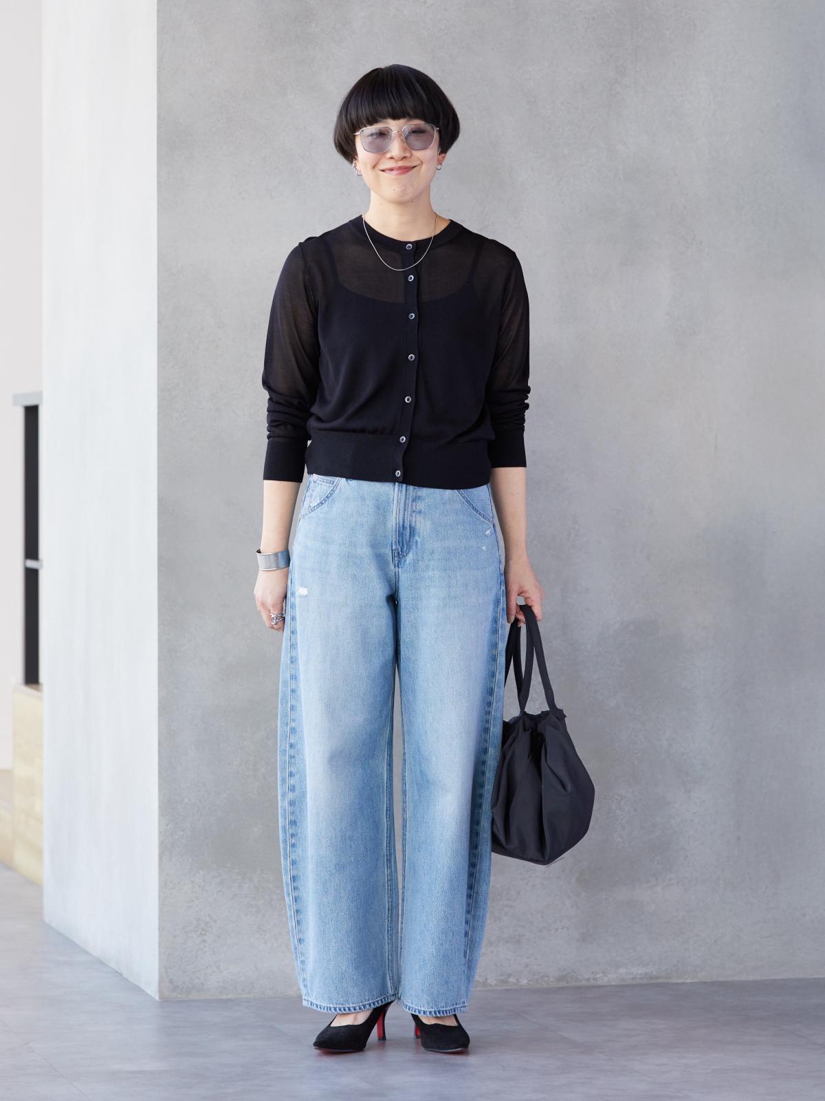 ブラックコーデも軽やかに決まります　出典：StyleHint