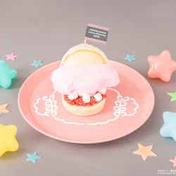 天内理子 × こぎみゅん コットンキャンディ―バーガー税込1,390円(C)芥見下々/集英社・呪術廻戦製作委員会 (C)2025 SANRIO CO., LTD. APPROVAL NO. L660907