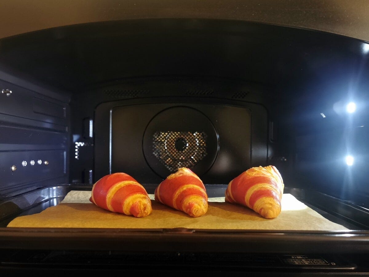 解凍の手間がないので、食べたい分だけオーブンへ