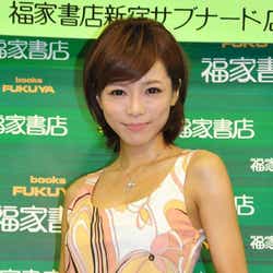 釈由美子 ミニスカのsexyサンタ姿に 可愛いすぎる の声 モデルプレス 釈由美子 ミニスカのsexyサンタ姿に 可愛いすぎる の声 モデルプレス