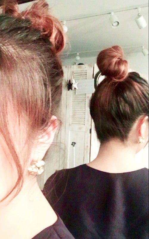 頭頂部でお団子ヘア