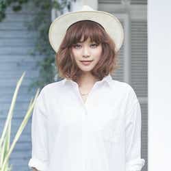 モデルプレス - 第1子出産の蛯原友里の双子妹・英里、結婚10年目で出産を決意した理由