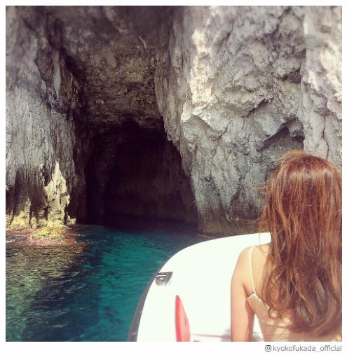 深田恭子、美背中・美谷間・スラリ美脚…神秘的セクシーショット複数公開で「海のヴィーナス」と絶賛の声